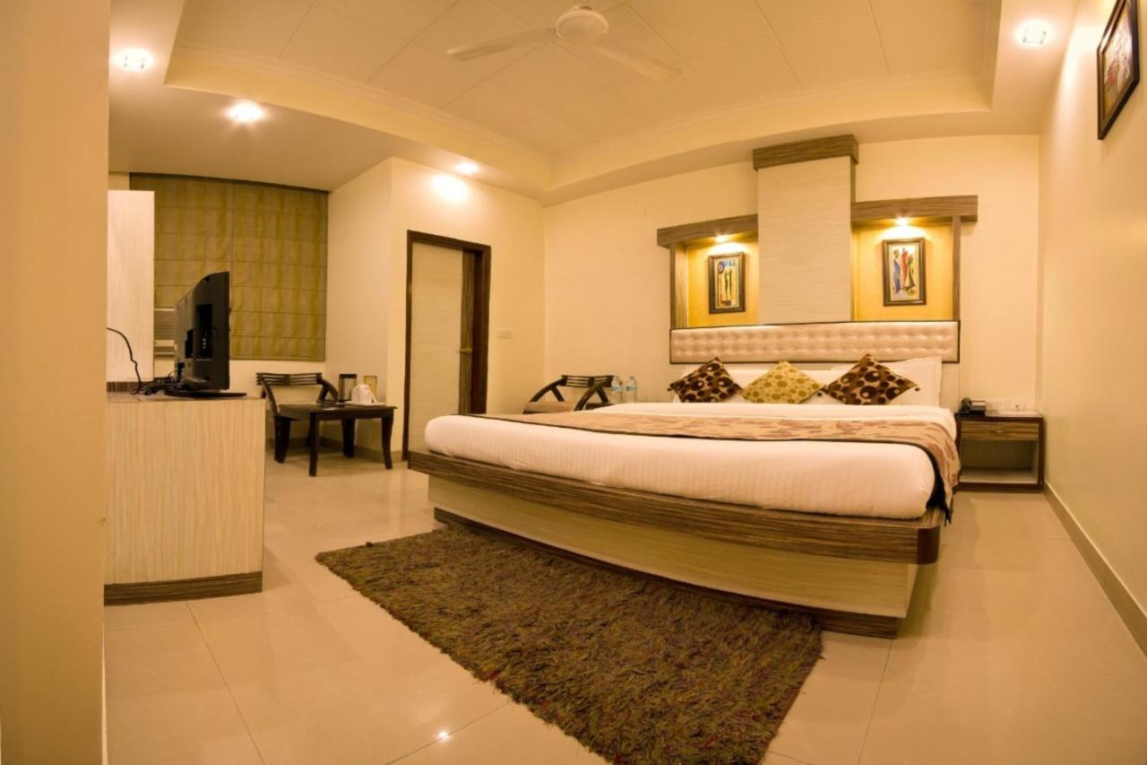 The Aster Karol Bagh Homely Atmosphere นิวเดลี ภายนอก รูปภาพ
