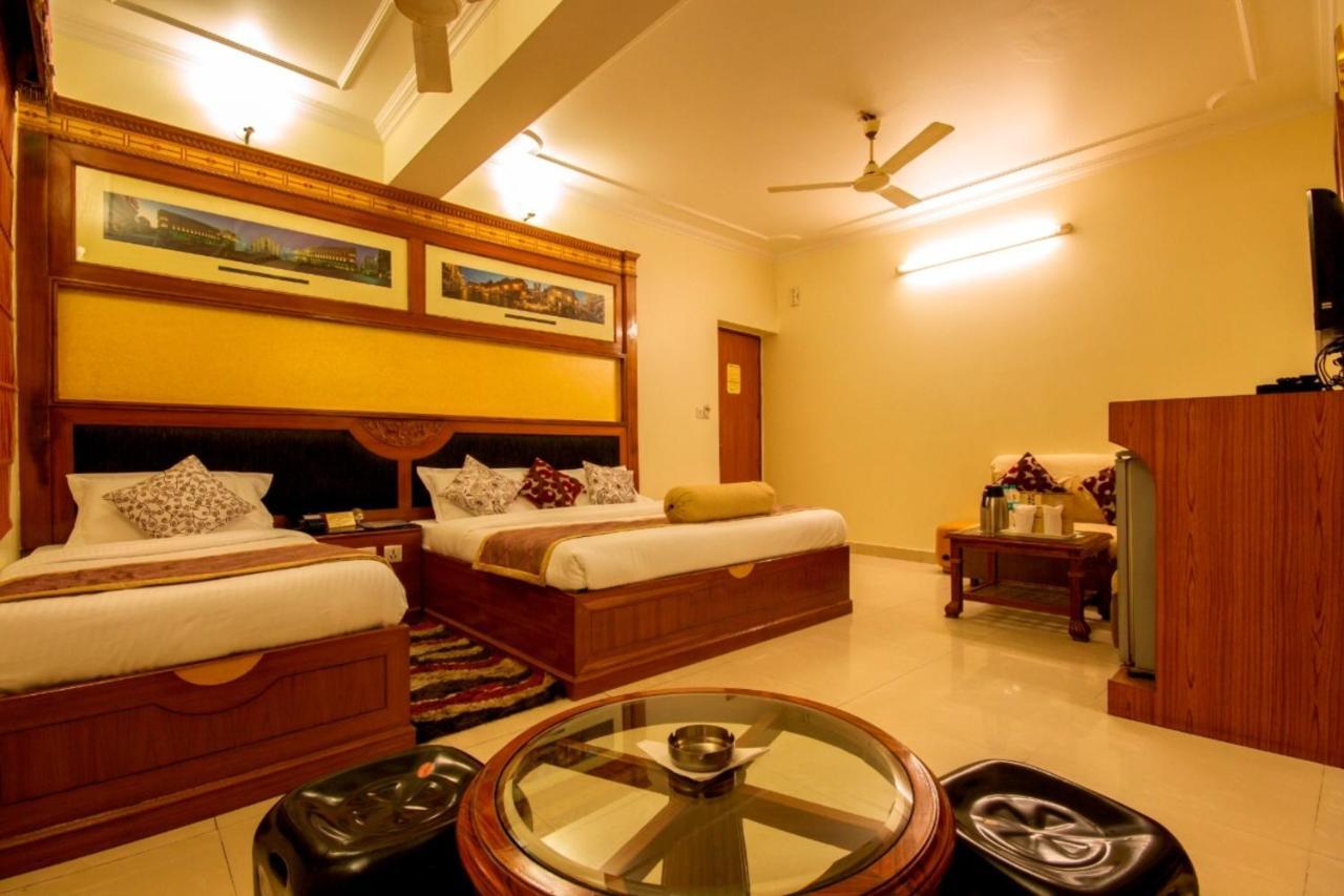 The Aster Karol Bagh Homely Atmosphere นิวเดลี ภายนอก รูปภาพ