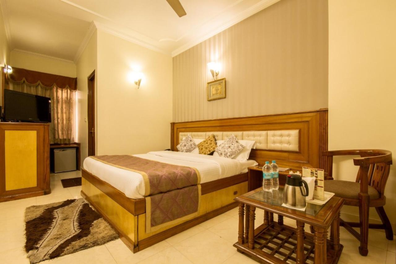 The Aster Karol Bagh Homely Atmosphere นิวเดลี ภายนอก รูปภาพ