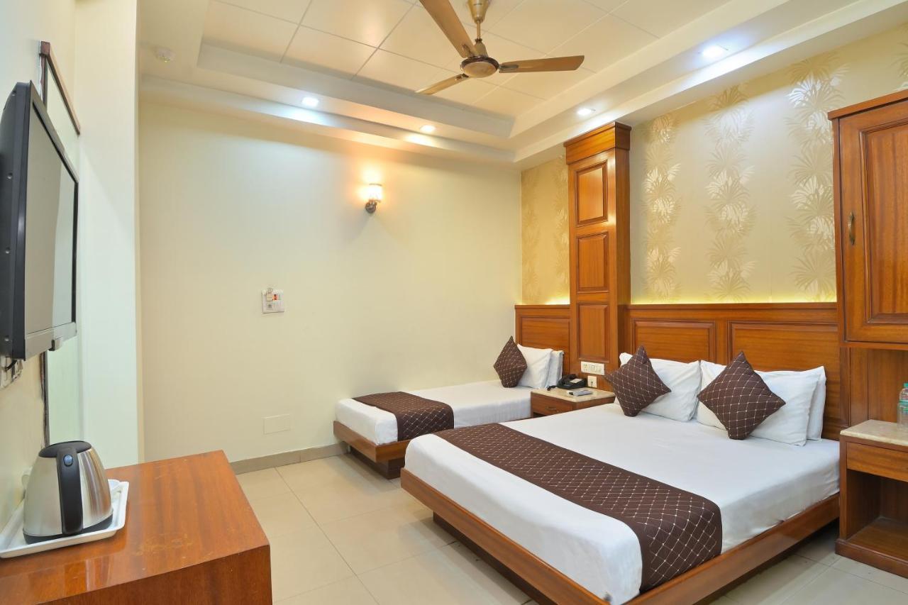 The Aster Karol Bagh Homely Atmosphere นิวเดลี ภายนอก รูปภาพ